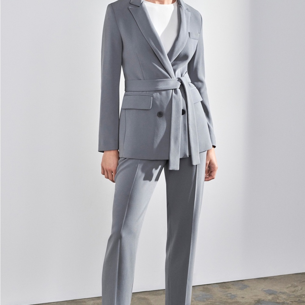 The Fold (London) clever crepe grey suit set blazer / pants, NEW size U.S. 6